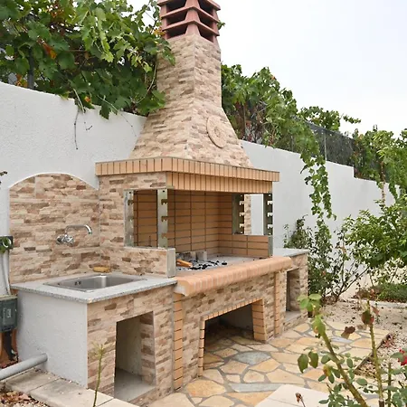 Liocharis Akro 1 Lurdáta